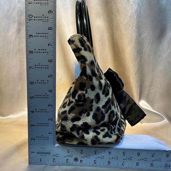 Lux De Ville animal print with black satin bow, hand bag.  4-H2Cb - Picture 4 of 9